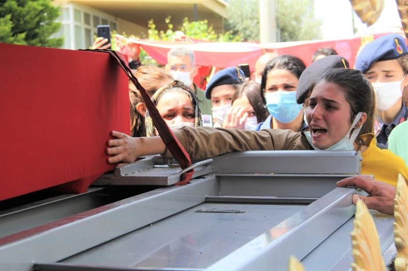 İzmirli şehide acı dolu veda
