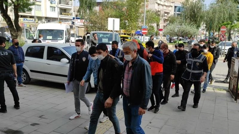 300 saatlik görüntüyü izlediler, tek tek tespit ettiler
