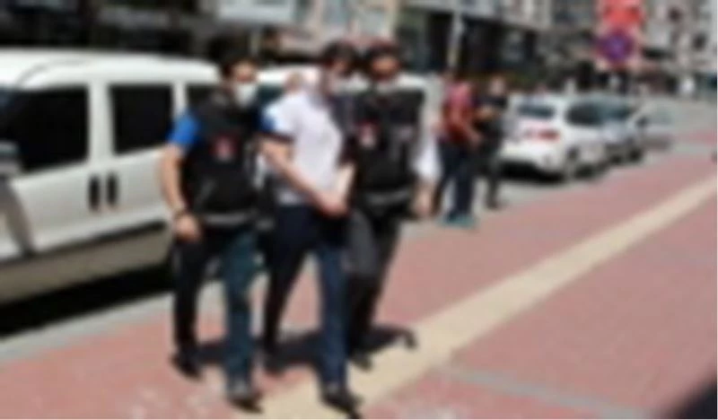 Odada asılan çamaşırlara sebep arkadaşını öldürdü
