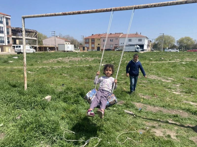 Çocuklardan mutluluğun resmi
