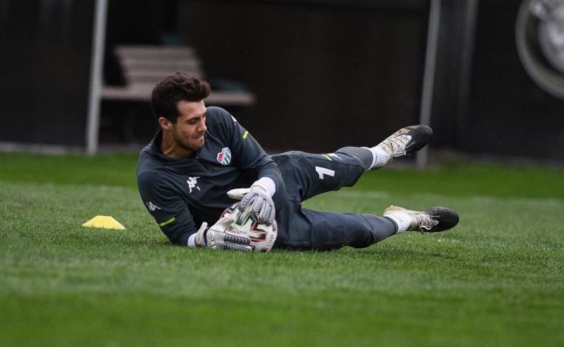 Bursaspor’da üç futbolcu ile yola devam edilmeyecek
