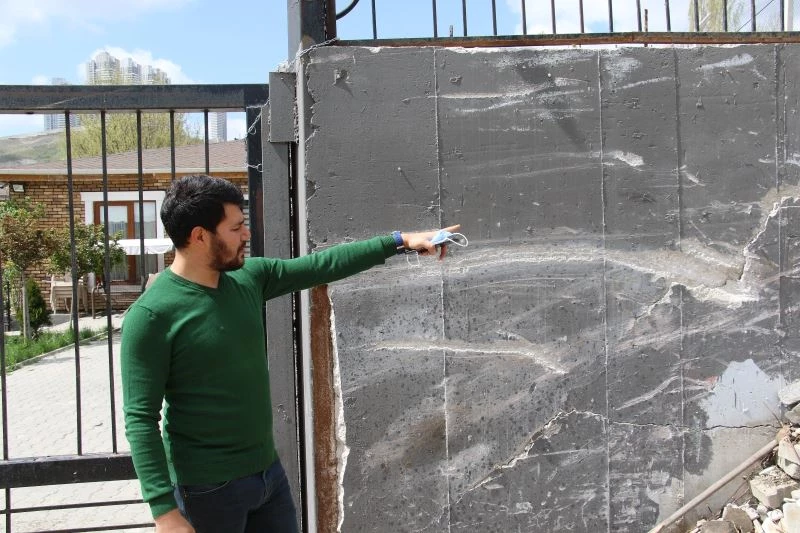 (Özel) Bu evde her bir kamyonla burun buruna gelebilirsiniz
