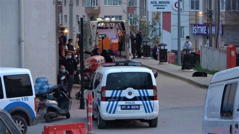 Kamyonetiyle husumetlisinin önünü keserek kurşun yağdırdı
