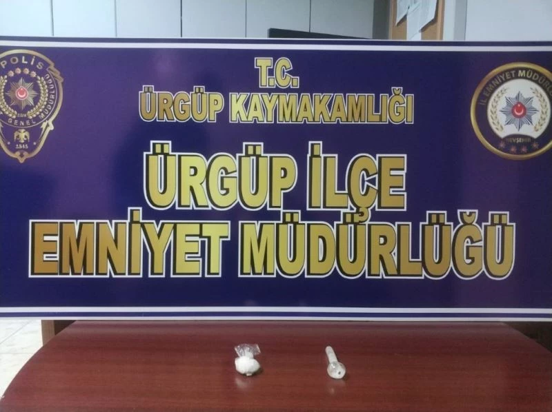 Ürgüp’te sokağa çıkma kısıtlamasını ihlal eden şahıstan uyuşturucu ele geçirildi
