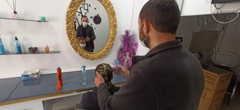 Tam kapanma öncesi bayan kuaförlerinde ve berberlerde randevular tavan yaptı
