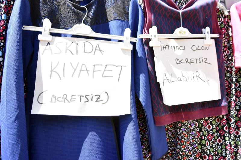 Siverekli esnaftan askıda kıyafet uygulaması

