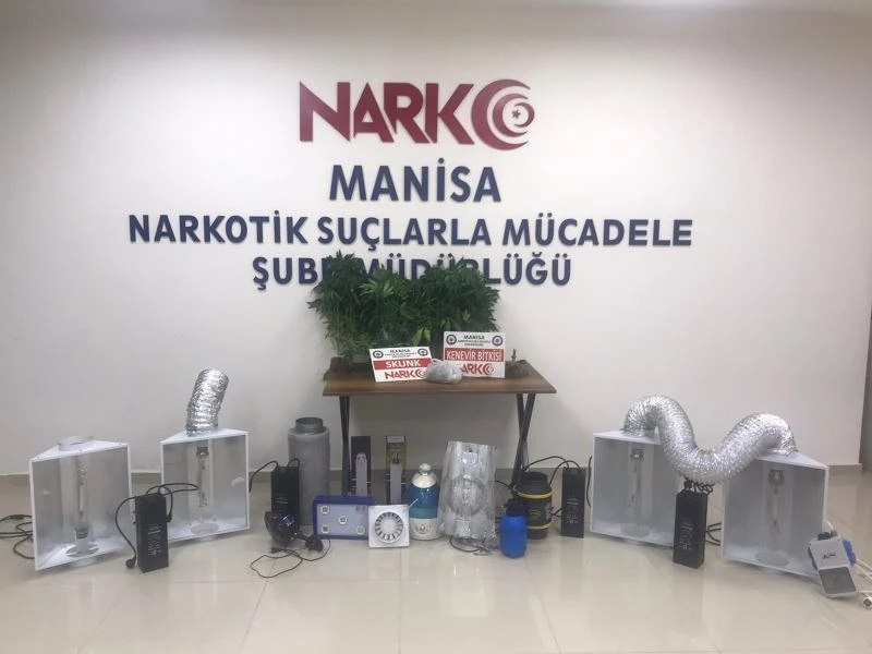 Evini uyuşturucu imalathanesine çevirmiş
