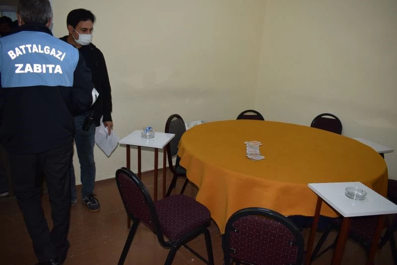 Malatya’da kumarhaneye çevrilen ofise polis baskını
