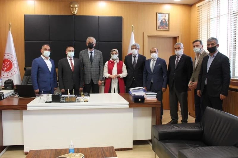 Başsavcı Dönmez’den hayırseverlere plaket
