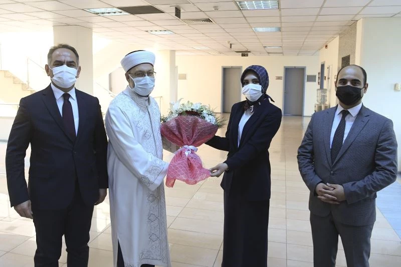 Diyanet İşleri Başkanı Erbaş: “Ne kadar faydalı işler yaparsanız o kadar çok hayırlı bir insan olursunuz”
