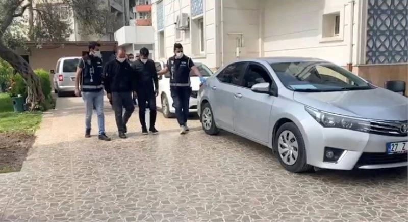 Kuyumcu şüphelendi, sahte dolar çetesi çökertildi
