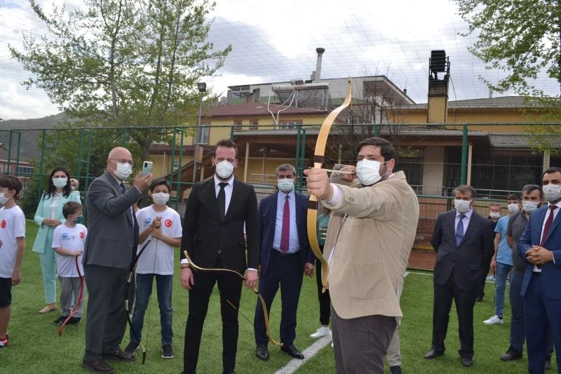 Yaptıkları ilkel oklarla oynarken gündem olan çocuklar hayallerine kavuştu
