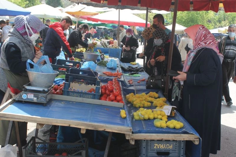 Artan fiyatlar kalabalığı engelleyemedi
