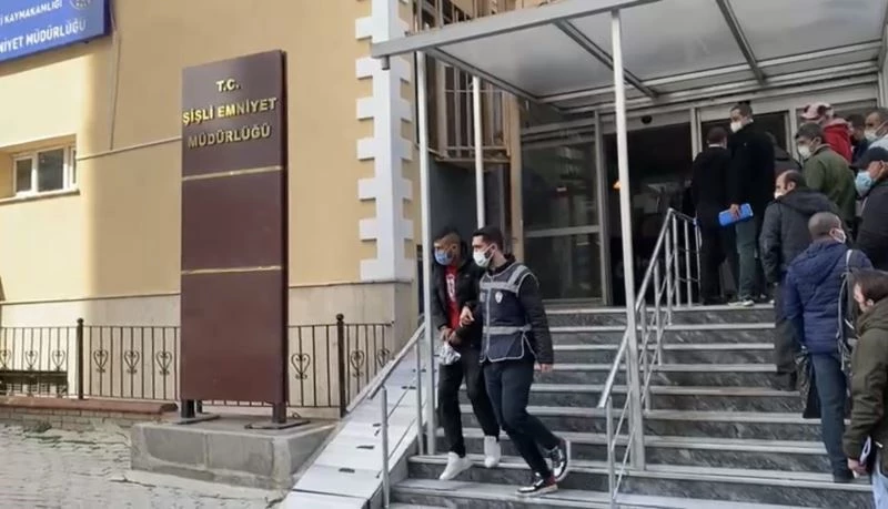 (Özel) İstanbul’da yaşlı adamı “terör örgütü” yalanıyla dolandıran çete çökertildi
