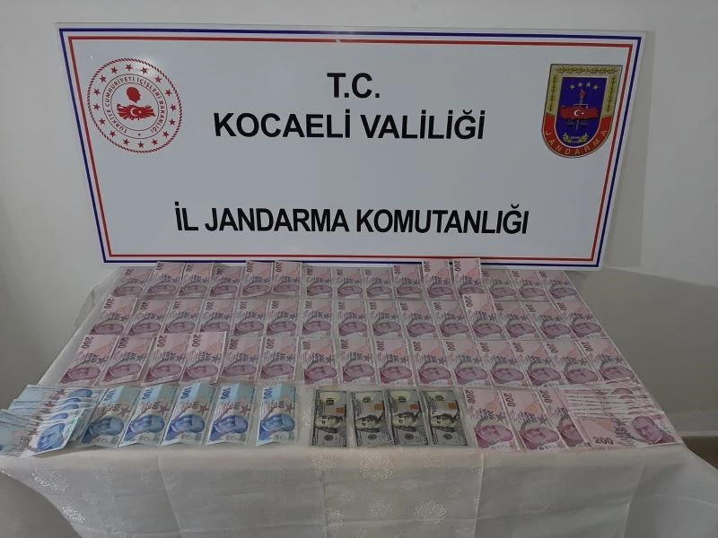 Sahte para kuryesi jandarmaya yakalandı
