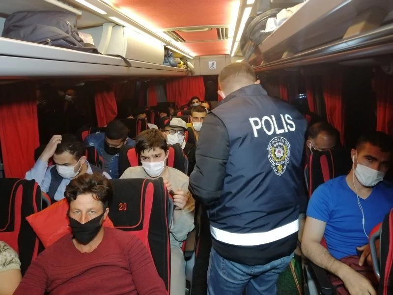 Aksaray’da tam kapanmalı kısıtlamada karayollarında seyahat denetimi
