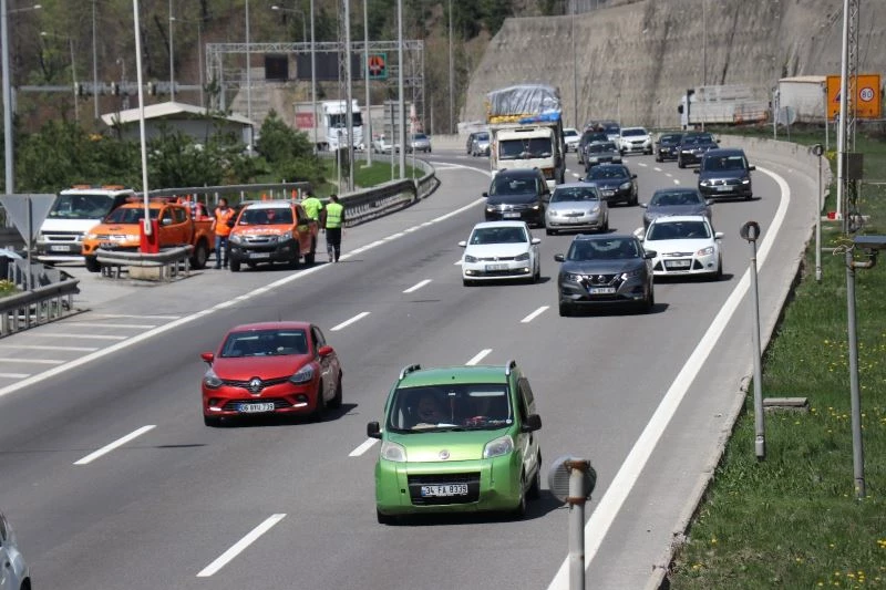 Bolu Dağı’nda yol yapım ve araç arızaları yoğun trafik oluşturuyor

