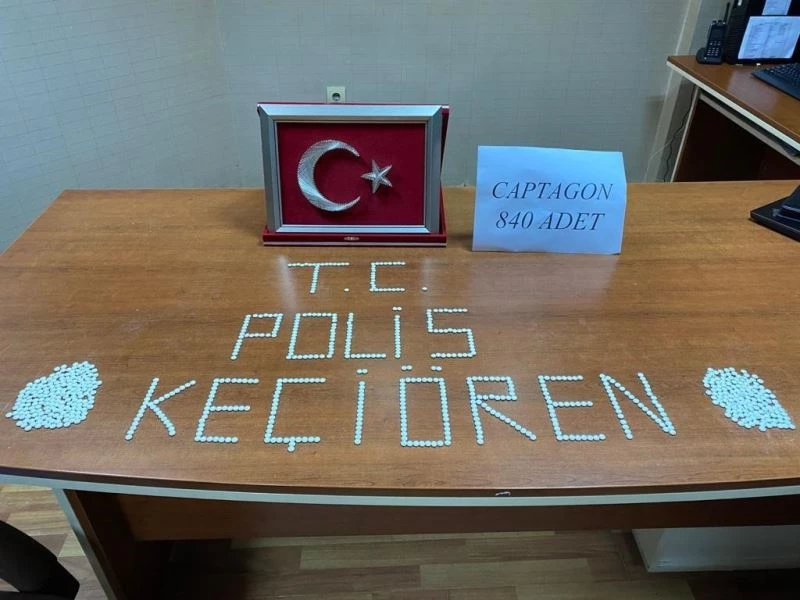 Ankara’da yakalanan uyuşturucu satıcısının üzerinden 840 adet hap çıktı
