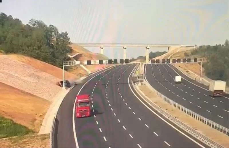 4 kişinin öldüğü kaza anının güvenlik kamerası görüntüleri ortaya çıktı
