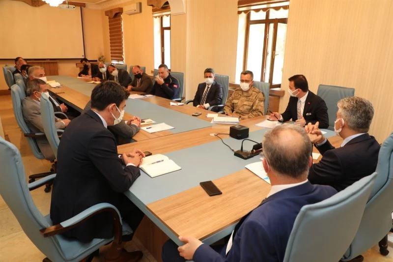 Erzincan’da tam kapanmada marketlerin bazı reyonları açılmayacak
