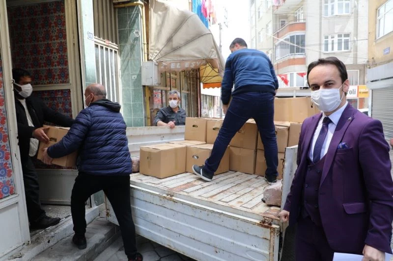 Başkan Demirtaş’tan sanatçılara erzak desteği
