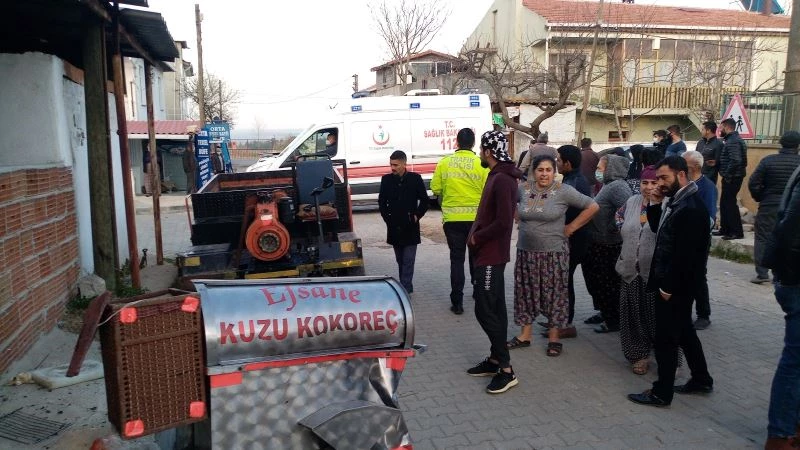 Alkollü şahsın kullandığı patpat kokoreç arabasına daldı: 1 yaralı
