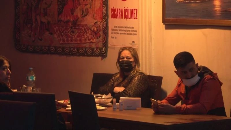 (Özel)Ataşehir’de kısıtlamada açık olan eğlence mekanına baskın
