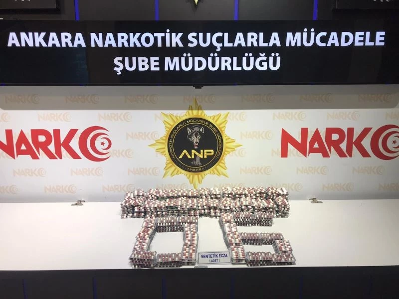 El altından piyasaya kırmızı reçeteli ilaç sokmaya çalışan doktora narkotik ekiplerinden operasyon
