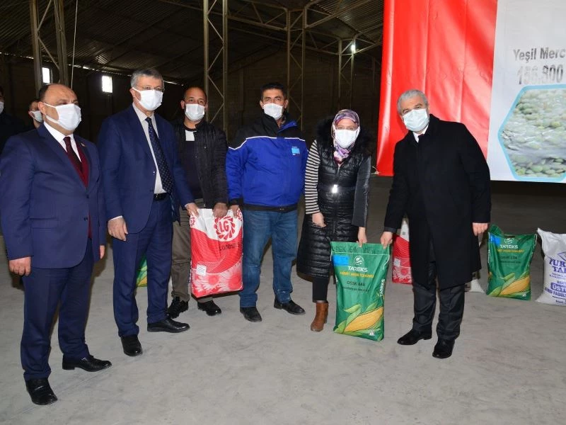 Bitkisel Üretimi ve Yem Bitkilerini Geliştirme Projeleri kapsamında çiftçilere tohum dağıtıldı
