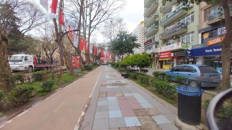 Haftalar sonra yeniden başlayan cumartesi kısıtlaması ile sokaklar boş kaldı
