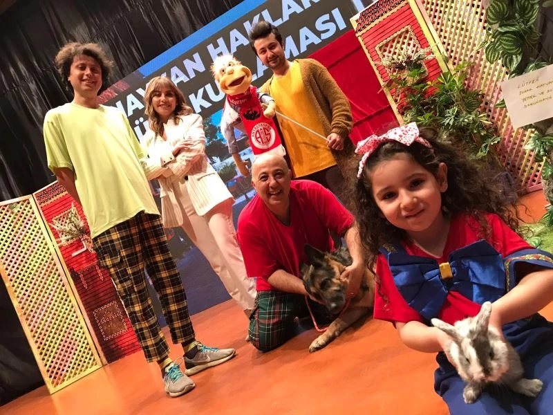 Özel tiyatrolar online perde açıyor
