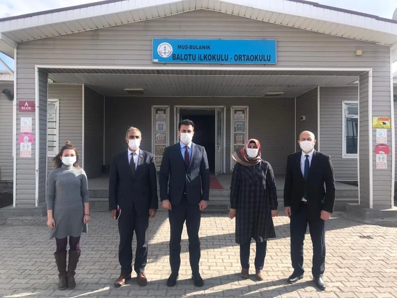 Kaymakam İlidi, 350 öğrenciye ayakkabı dağıttı
