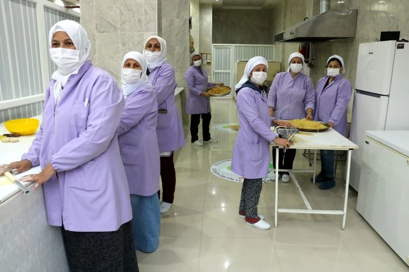 Hepsinin farklı bir hikayesi var, buradaki kadınlar mutlu
