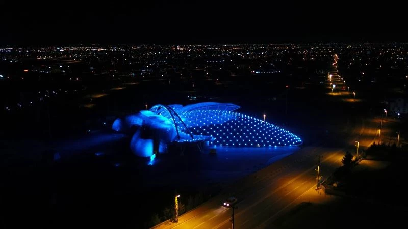 Selçuklu’nun sembol binaları otizm için mavi oldu

