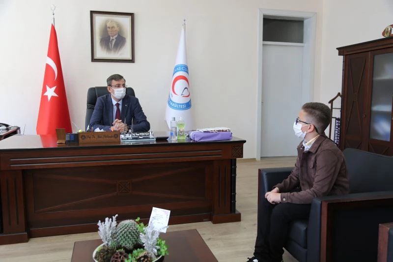 8 yaşındaki çocuktan diş korkusunu yenmesini sağlayan doktorlara teşekkür mektubu