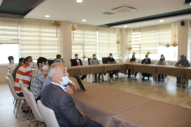 HDP önündeki aileler, tam kapanma nedeniyle oturma eylemlerine kaldıkları otelde devam etti
