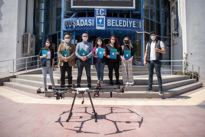 Kuşadası Belediyesi’nin kadın drone pilotları belgelerini aldı
