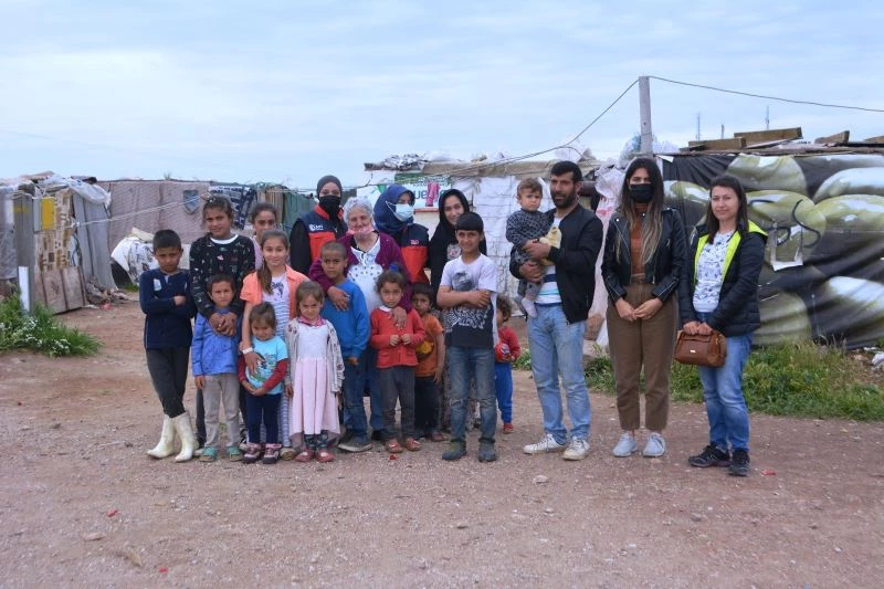 Derme çatma barakalarda yaşayanlara sevgi seli
