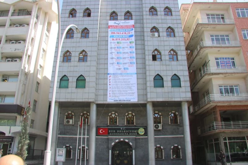 Kayyumun devraldığı Sur Belediyesinde 201 milyon liralık borç 34,5 milyon liraya geriledi
