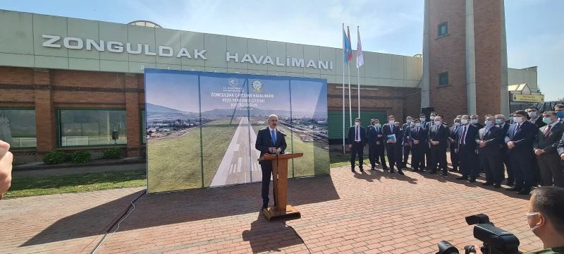 Bakan Karaismailoğlu, Zonguldak Havalimanı’nda 2 bin 131 metreye uzatılan pistin açılışını yaptı
