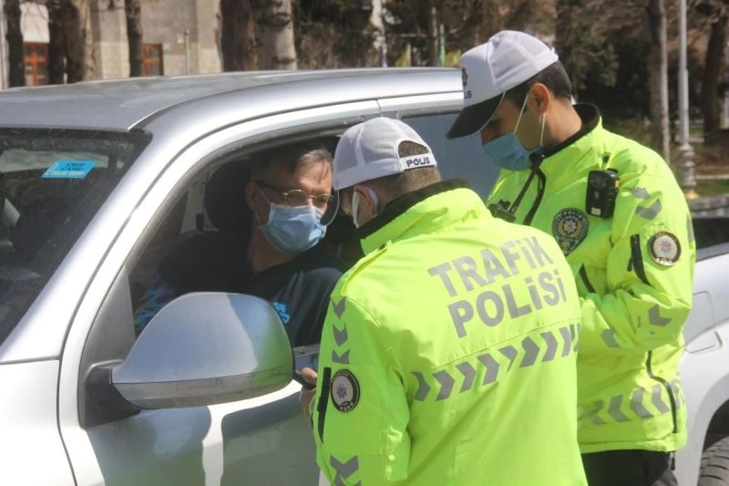 Kısıtlamada sessizliğe bürünen Erzincan ve Bayburt’ta vaka artışları devam ediyor
