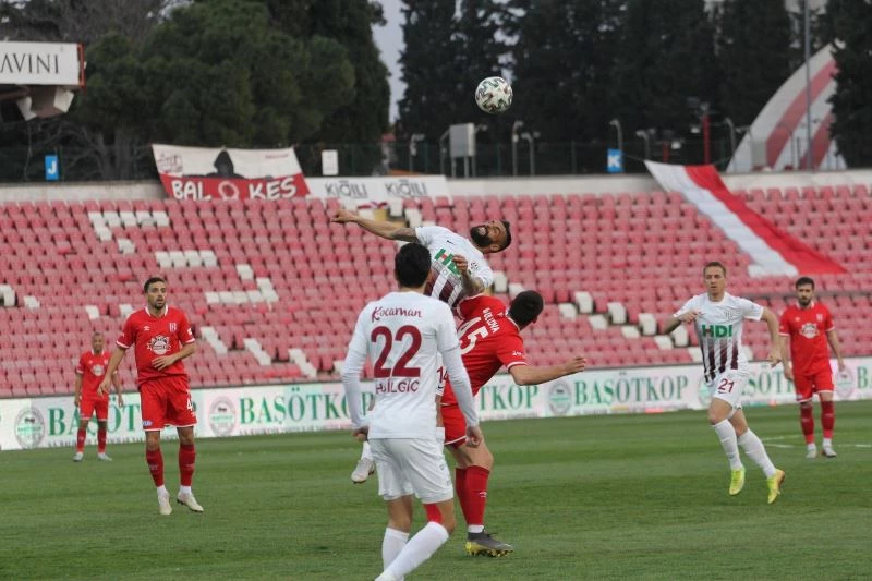 TFF 1. Lig: Aydeniz Et Balıkesirspor: 1 - Bandırmaspor: 1 (İlk yarı)
