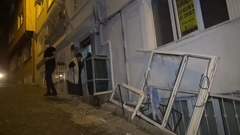 Çakmak gazı bomba gibi patladı, pencereyi yerinden söktü
