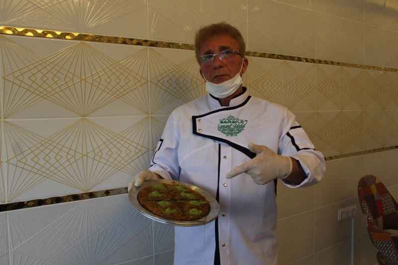 Künefe ustası, çölyak hastaları için glütensiz künefe üretti
