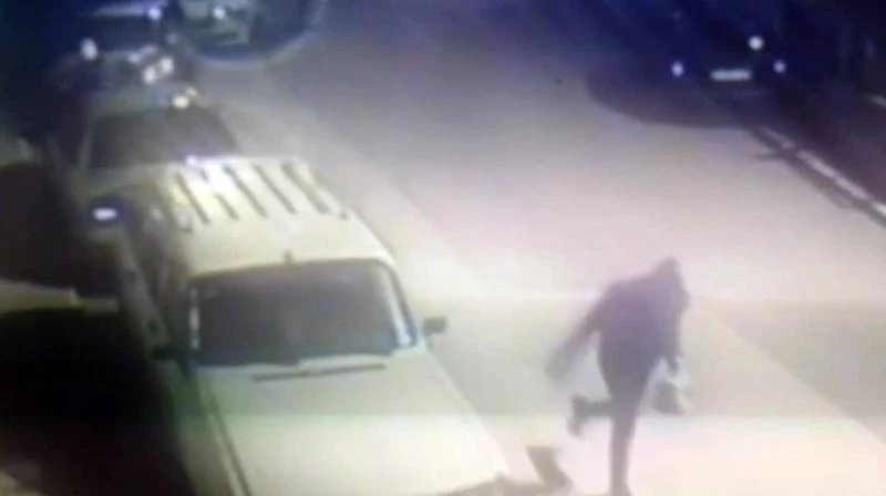 Motosiklette bulunan yemeği çaldı
