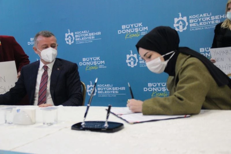 İzmit’te riskli alan ilan edilen mahallenin dönüşümünde imzalar atıldı
