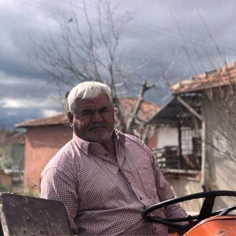 Traktörü durdurmak isterken canından oldu
