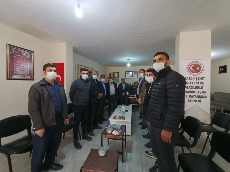 Emekli amirallerin gece yarısı bildirisine bir tepki de şehit yakınlarından geldi
