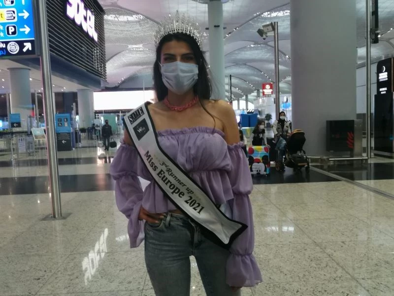 Lübnan’daki güzellik yarışmasında Türk manken üçüncü oldu
