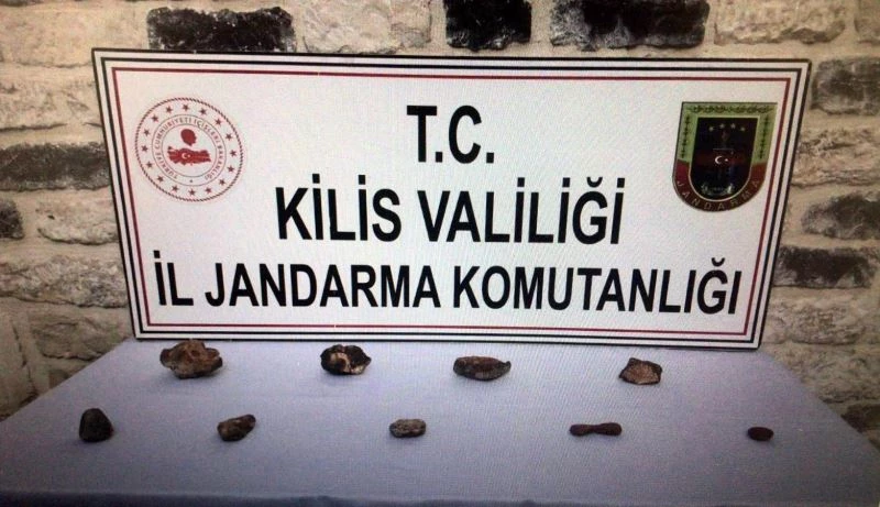 Kilis’te 7 adet fosil ile 2 adet doğal taş ele geçirildi
